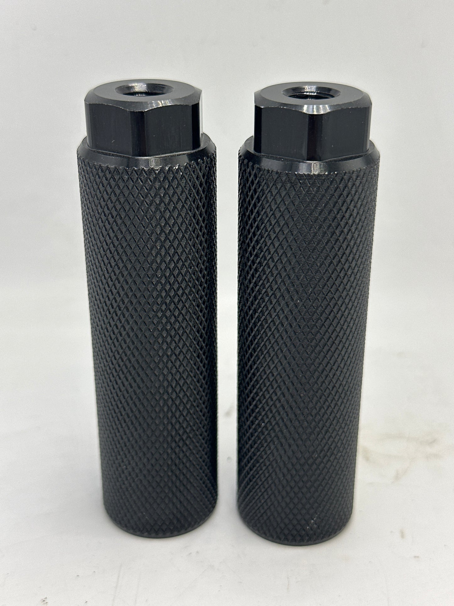 Aluminum Old School 3/8 Screw On Pegs X2