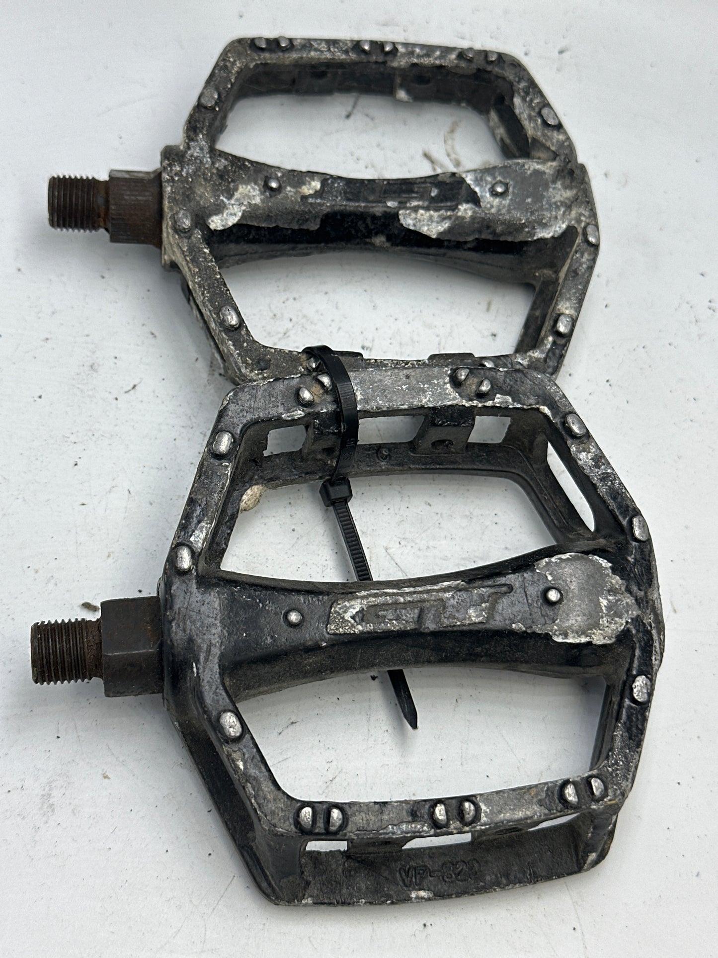 Used GT x VP 823 Pedals 1/2” (Needs Sandblasting)