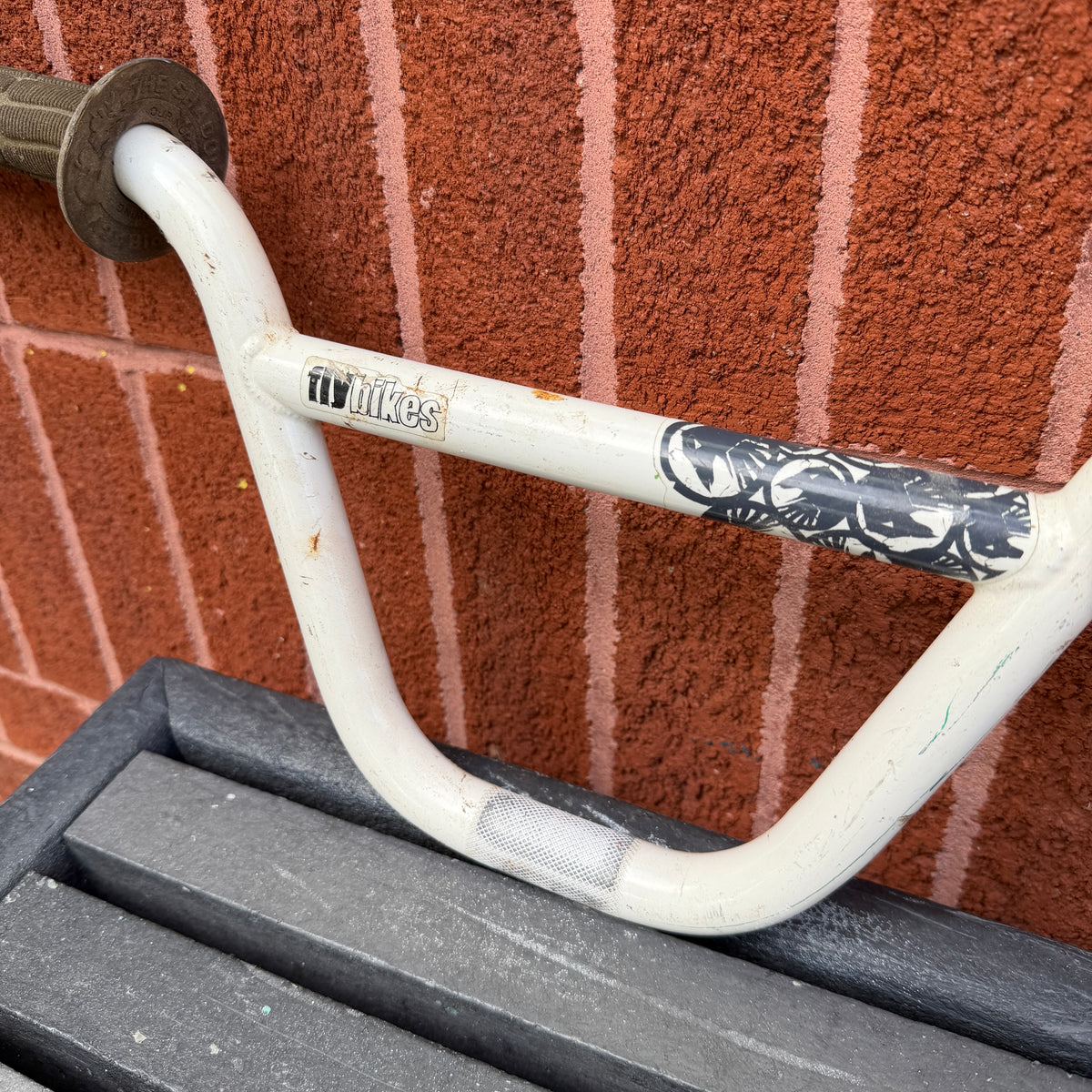 Used Shadow 11 Mid School Handlebar