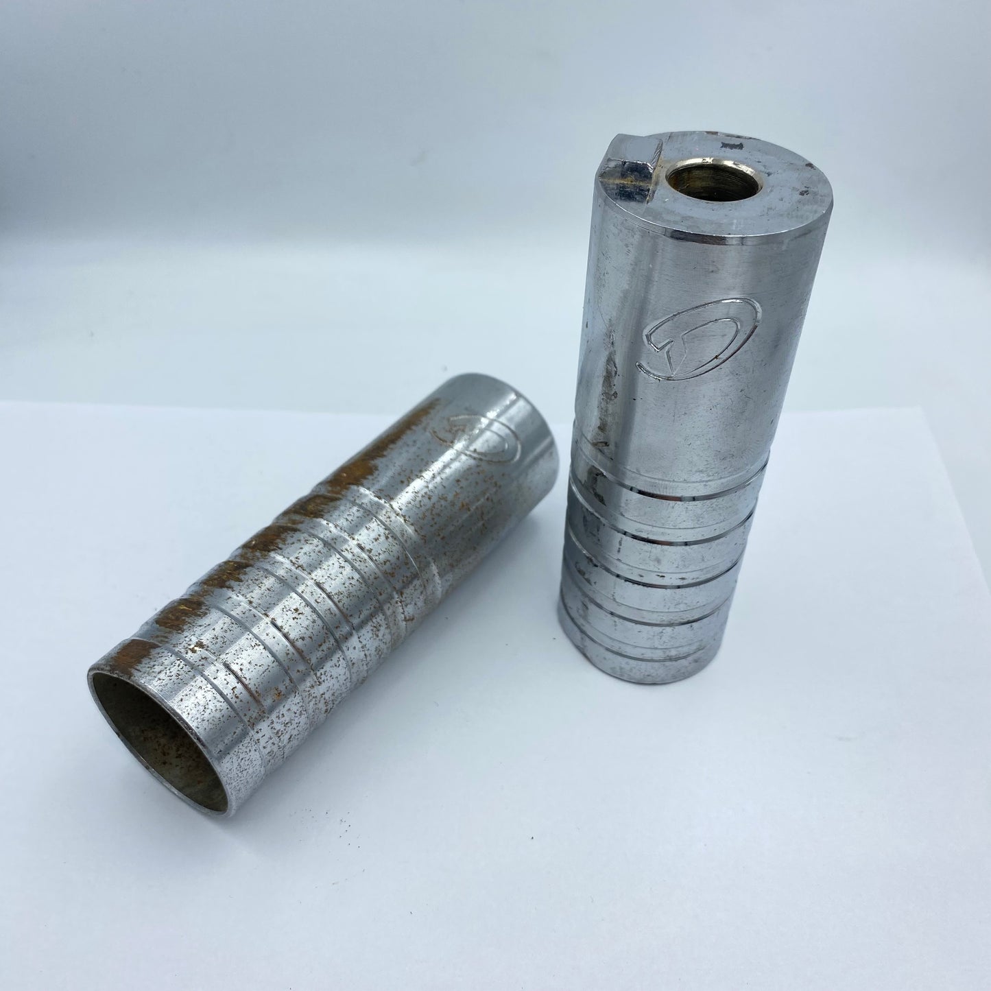Used Mid School Diamondback Pegs 14mm (pair)