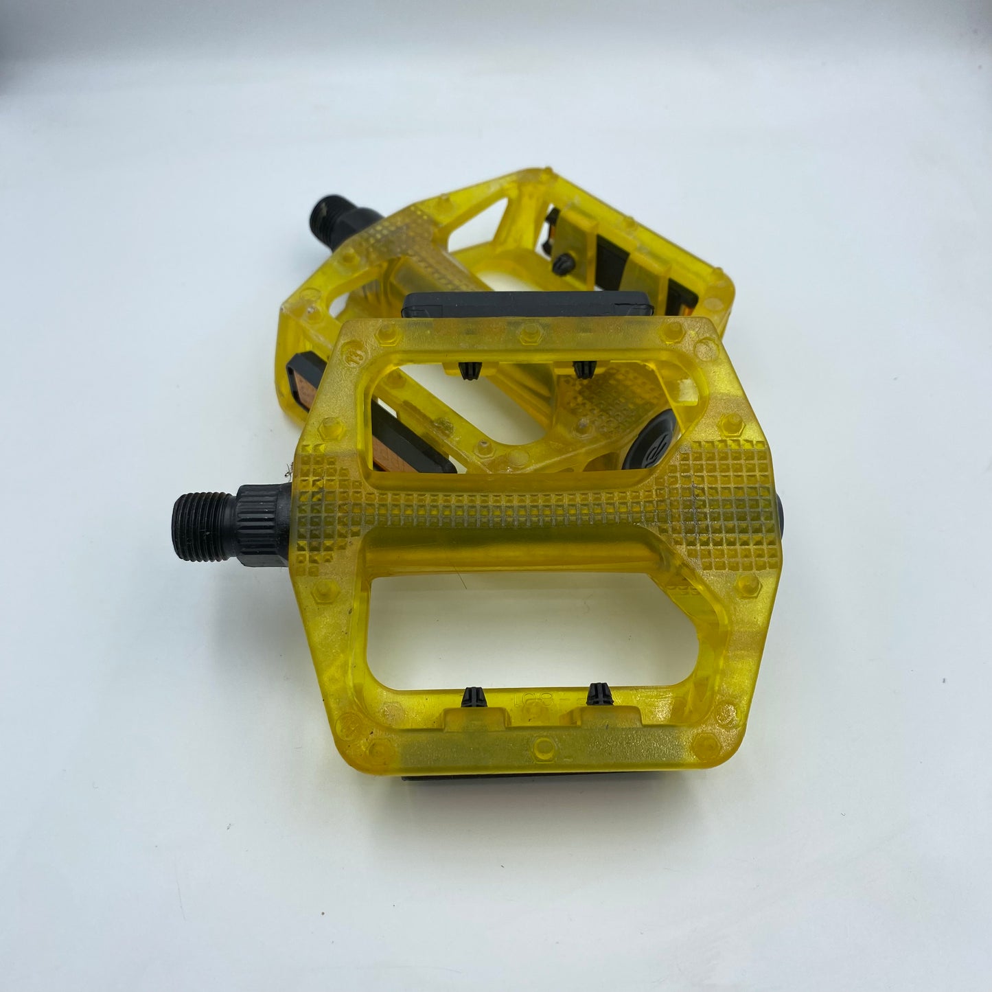 Used Translucent Yellow Pedals 9/16