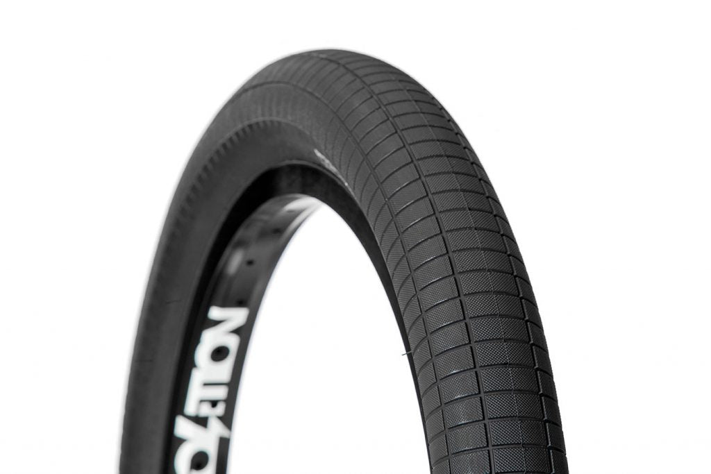 Mike “Hucker” Clark Hammerhead-S Tire