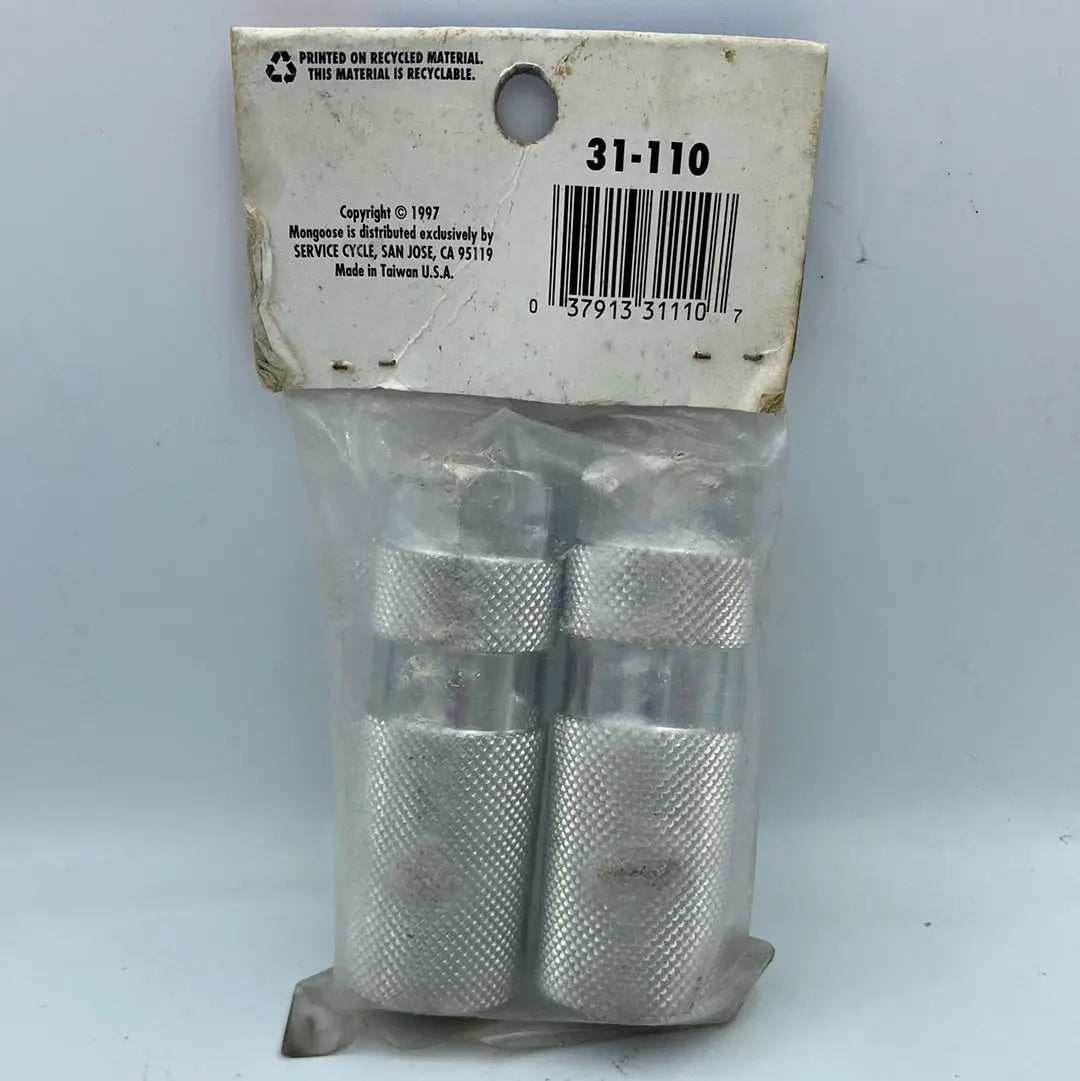 Mongoose 90's Threaded Axle Pegs x2 Mongoose