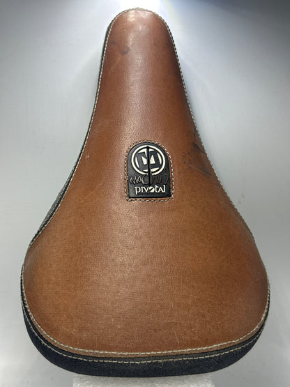MacNeil Pivotal Seat
