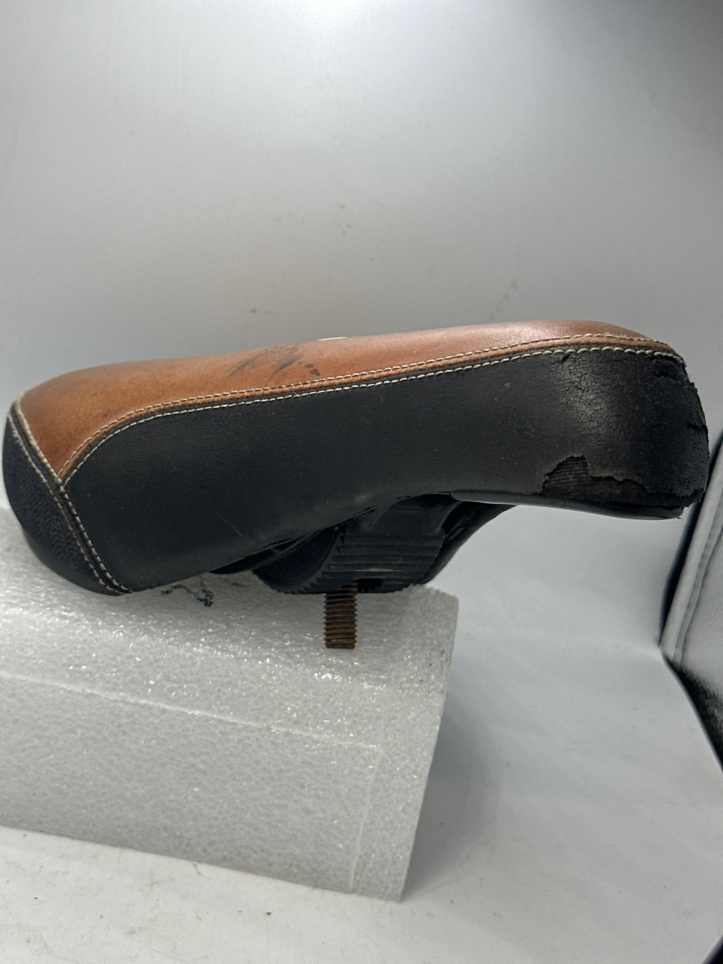 MacNeil Pivotal Seat