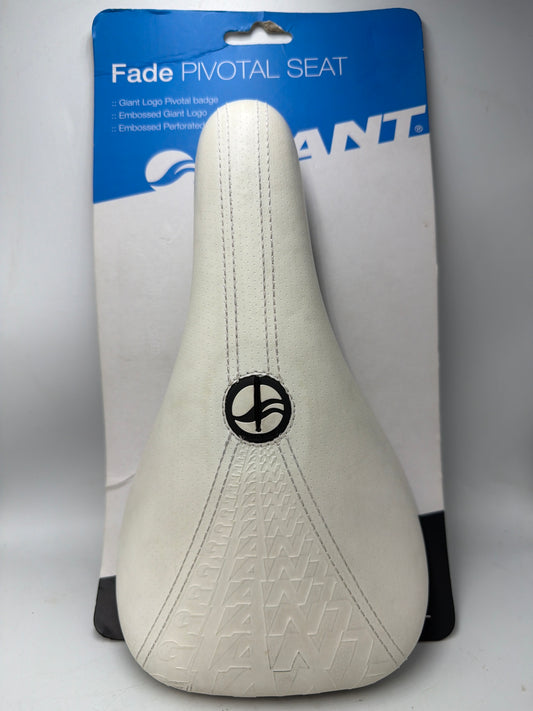 Giant Fade Pivotal Seat