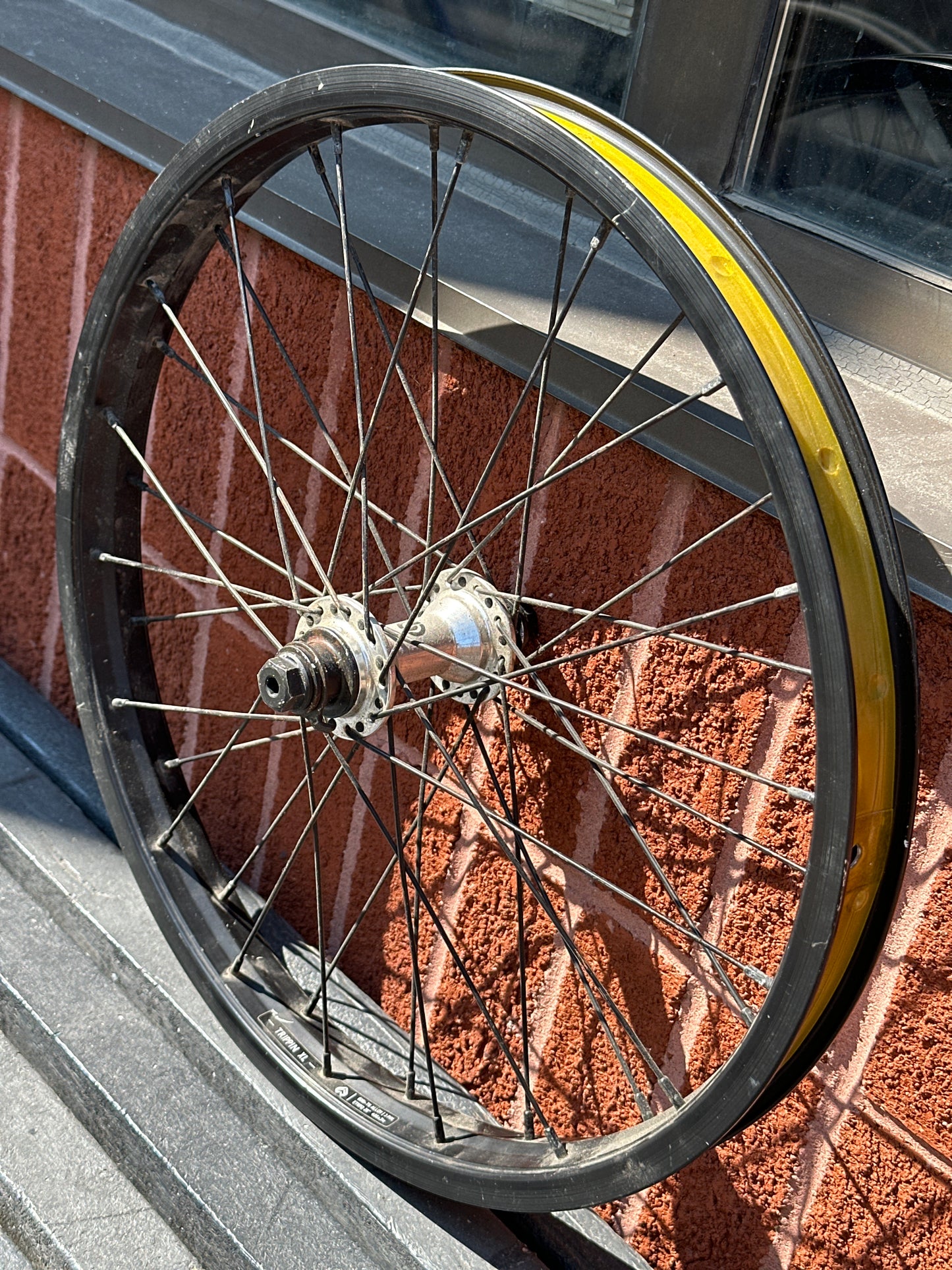 Used Salt Hub/Eclat Trippin XL Rim 20"