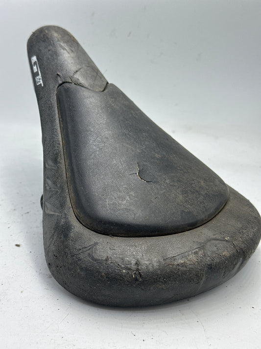 Used GT Seat 90’s/2000’s (Broken Rails)