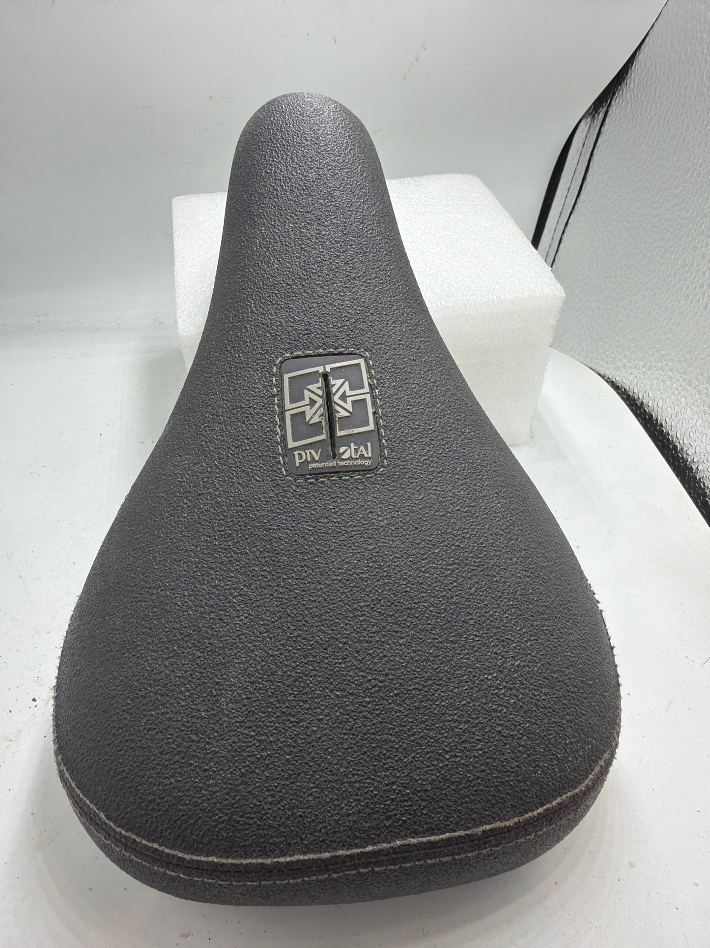 Used Fit Barstool Pivotal Seat