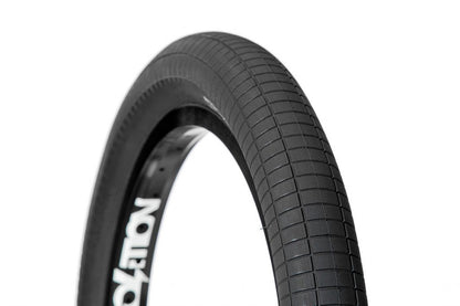 Mike “Hucker” Clark Hammerhead-S Tire