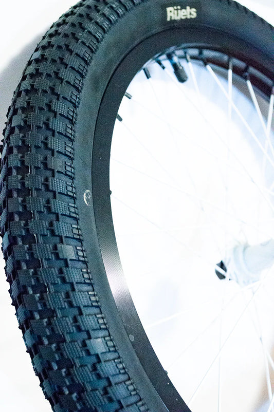 RuetsBikeCo. " Hooker Harvey's " Tire